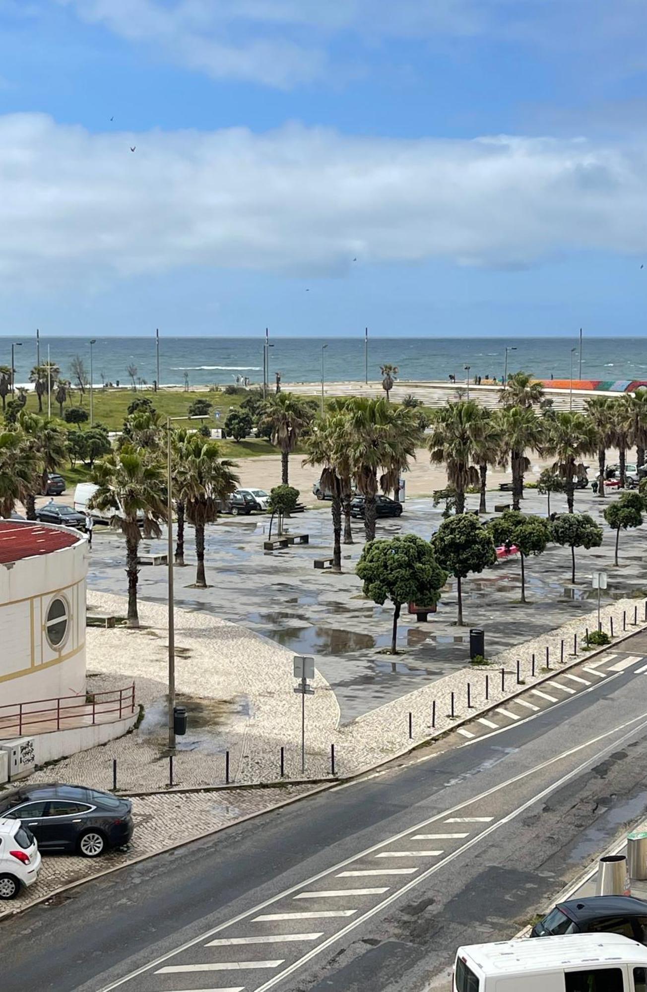 Enjoy Ocean Beach Life At Costa Da Caparica! Bagian luar foto